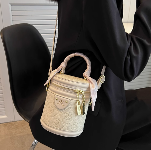 High-end niche fashion cylindrical hand-held shoulder bucket bag messenger bag ED0174