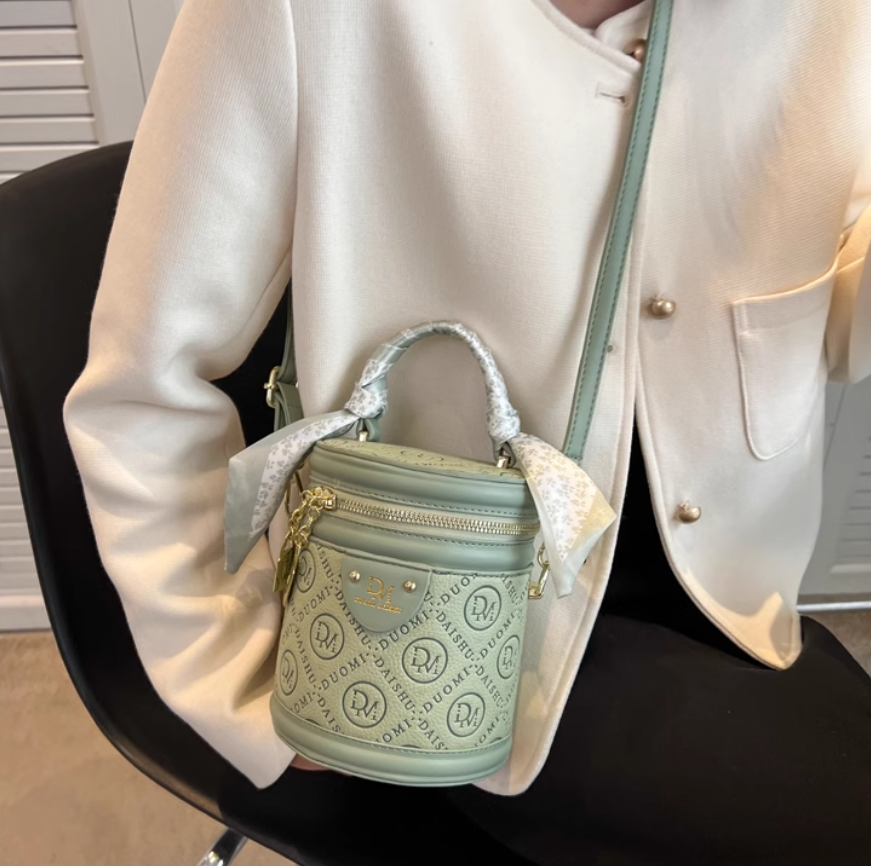 High-end niche fashion cylindrical hand-held shoulder bucket bag messenger bag ED0174