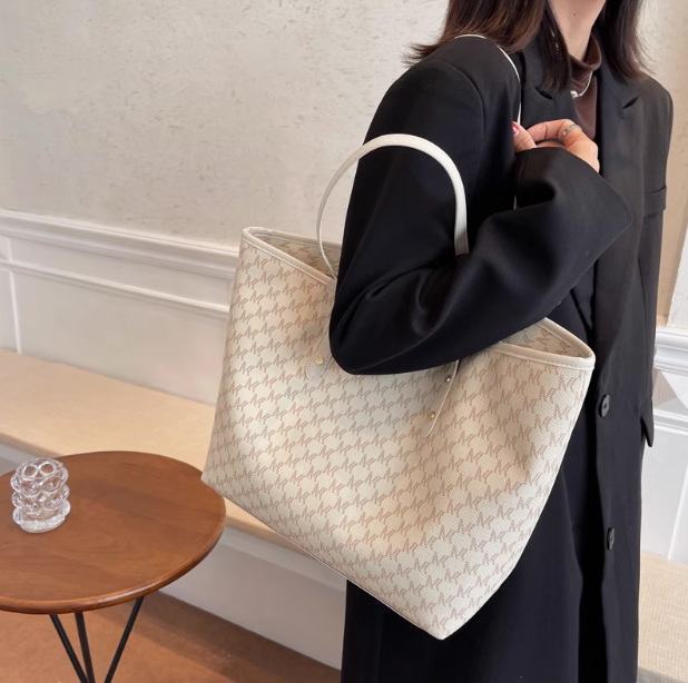 Light luxury large capacity commuter shoulder bag ED0197