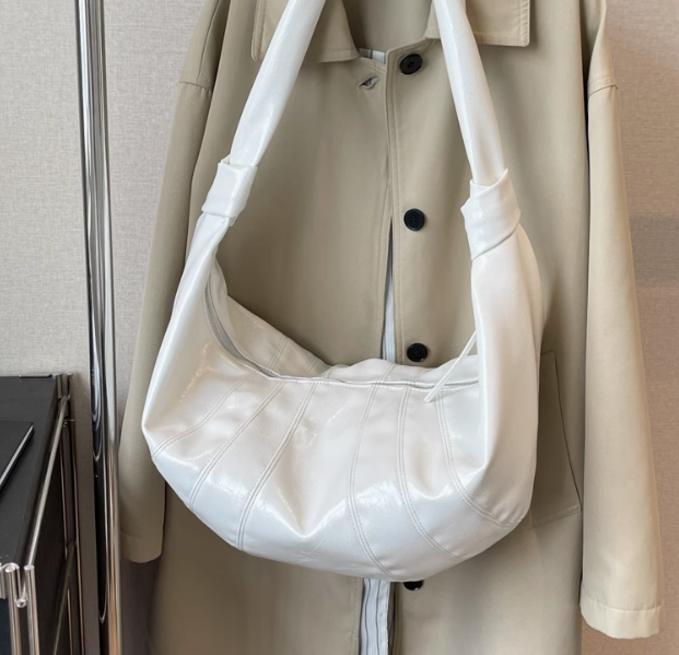 Fashion large capacity commuter messenger bag croissant ED0286