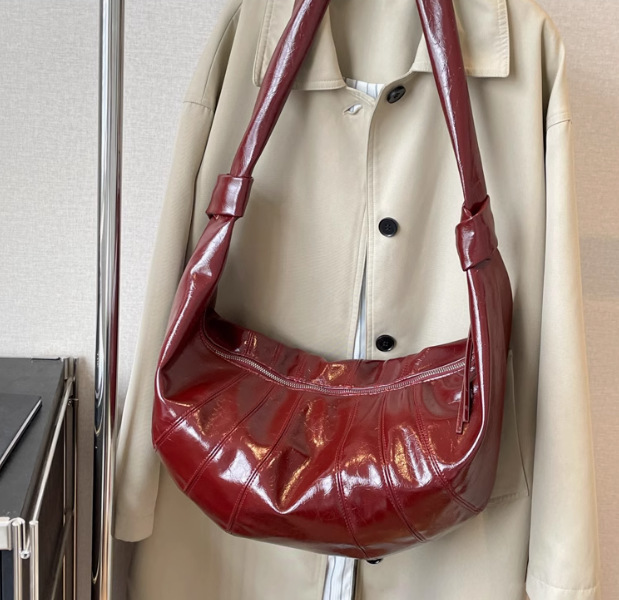 Fashion large capacity commuter messenger bag croissant ED0286