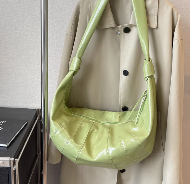 Fashion large capacity commuter messenger bag croissant ED0286