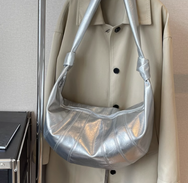 Fashion large capacity commuter messenger bag croissant ED0286
