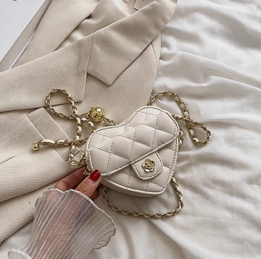Sac bandoulière tendance en forme de cœur avec chaîne ED0319
