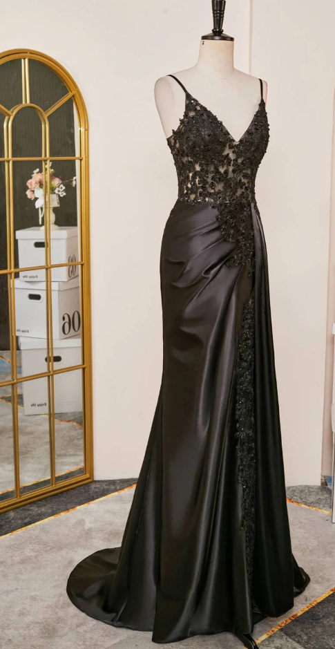 Elegant Spaghetti Straps Prom Dress Black SatinSheath Appliques Long Formal Evening with Slits