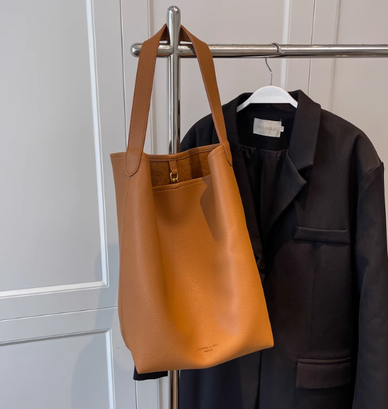 Lazy large capacity bag women's new style fashionable simple shoulder bag commuting to work soft leather bucket bag ED0090