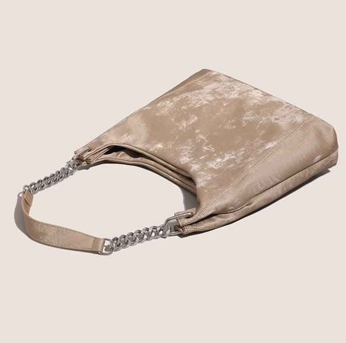 Large Capacity Commuter Bag Retro Shoulder Bag ED01010