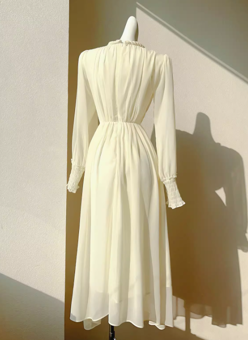 Langärmliges Chiffonkleid mit französischem Twist ED01014