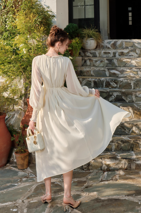 Langärmliges Chiffonkleid mit französischem Twist ED01014