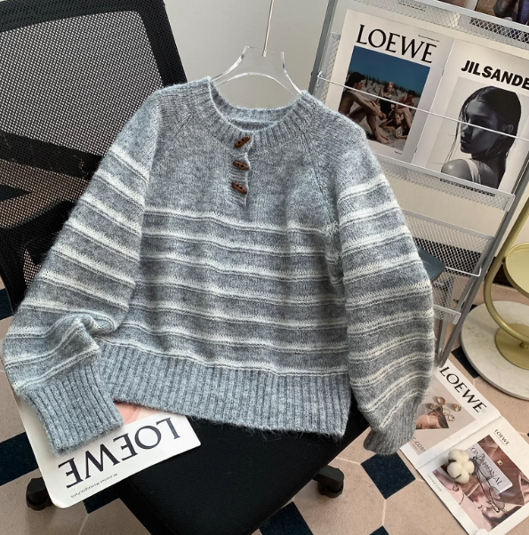 Vintage horn button striped half open collar sweater ED01018
