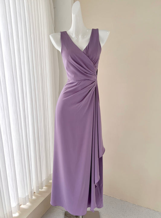 Lilafarbenes, fließendes Kleid mit unregelmäßigem Patchwork und Plissee ED01044