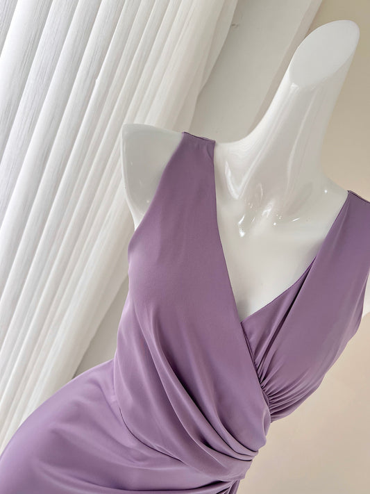 Lilafarbenes, fließendes Kleid mit unregelmäßigem Patchwork und Plissee ED01044