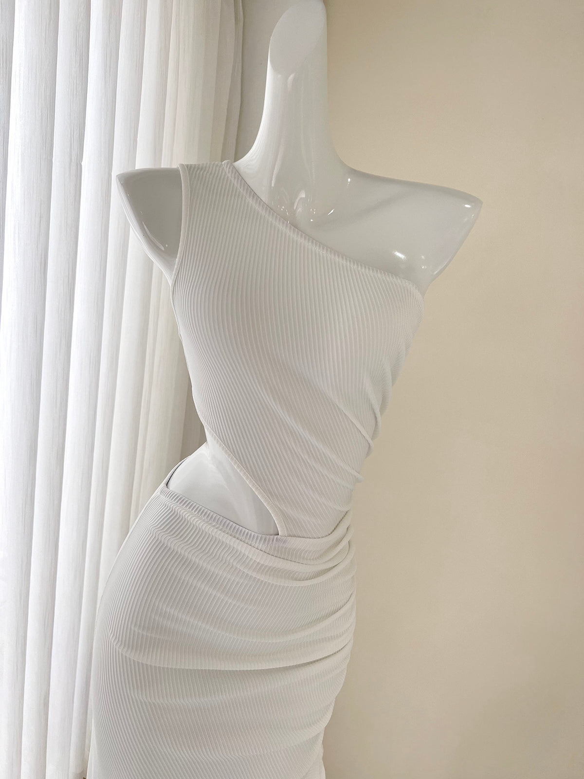 One-shoulder sleeveless dress with ruffled slits ED01045