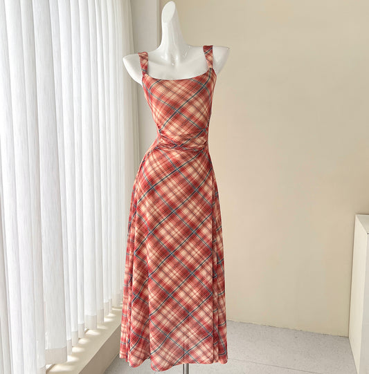 Französisches Retro-Teekleid mit karierten Hosenträgern ED01048