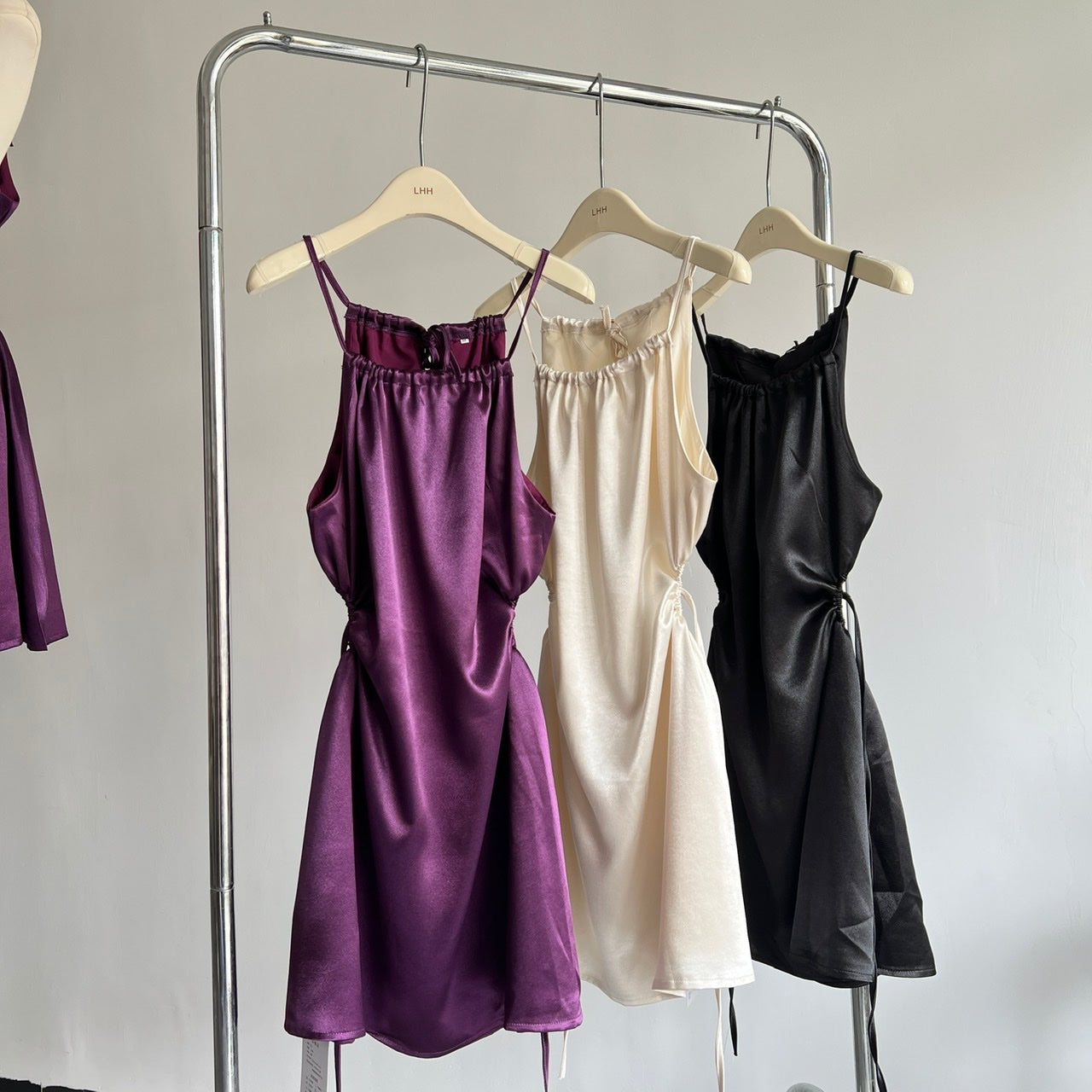 American style waist-baring halter neck pleated dress ED01051
