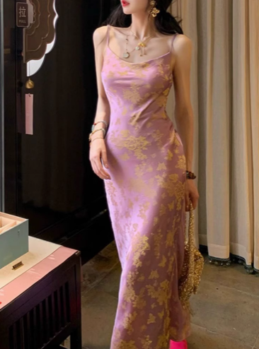 Lila Rauch vergoldeter chinesischer Stil Neuer chinesischer Satin Großer U-Ausschnitt Taillenträger Langer Rock für Frauen ED0112