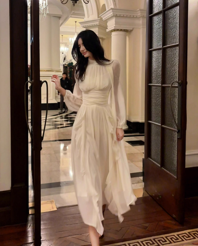 Robe élégante à manches longues blanc cassé ED01170