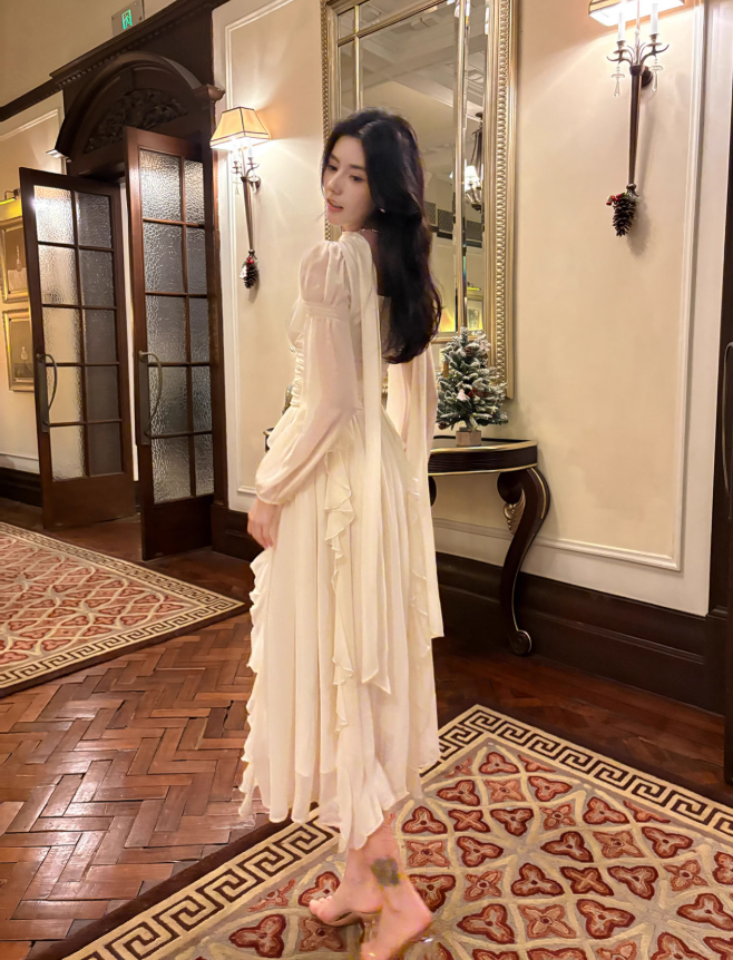 Robe élégante à manches longues blanc cassé ED01170