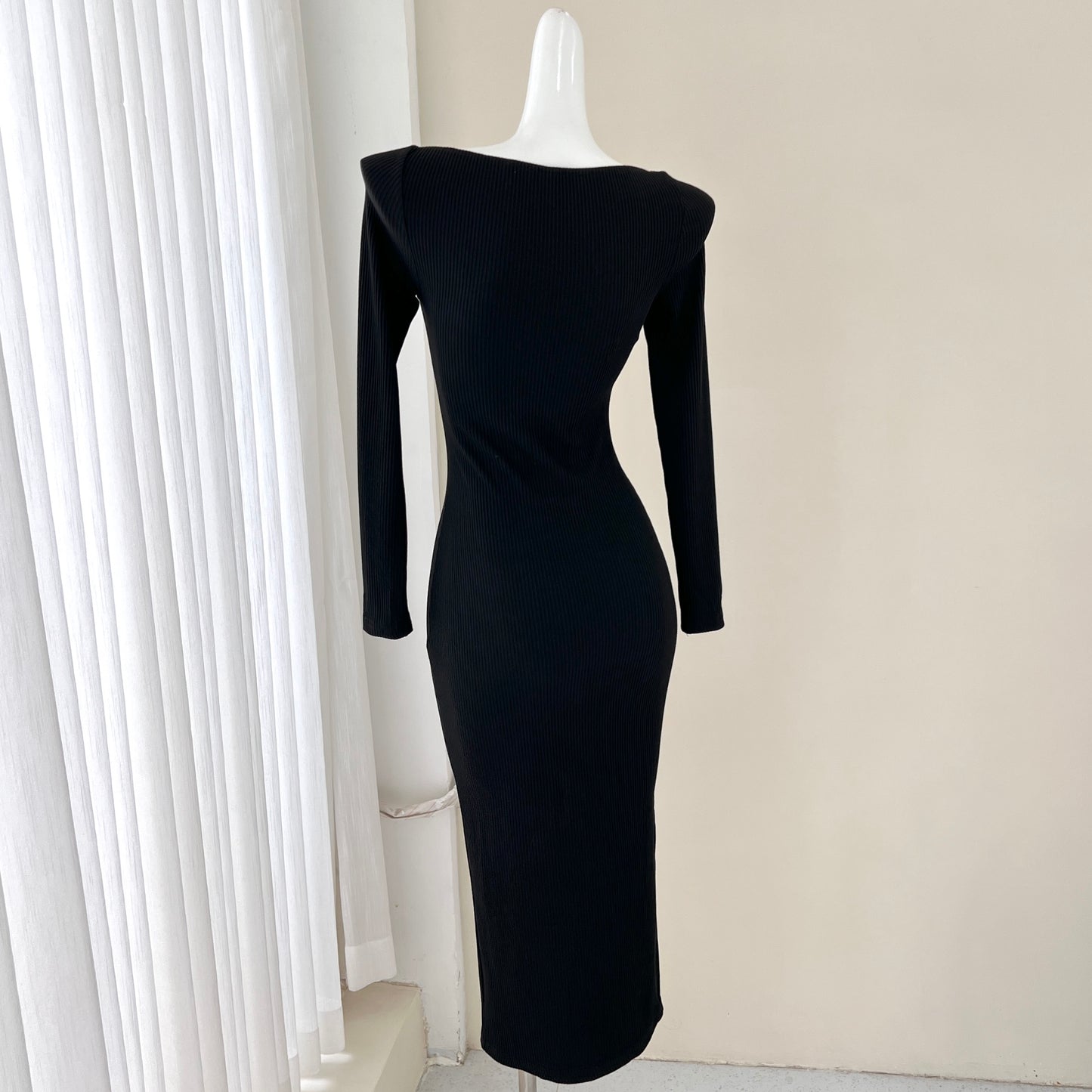 Robe noire élégante à manches longues, robe d'anniversaire ED01184