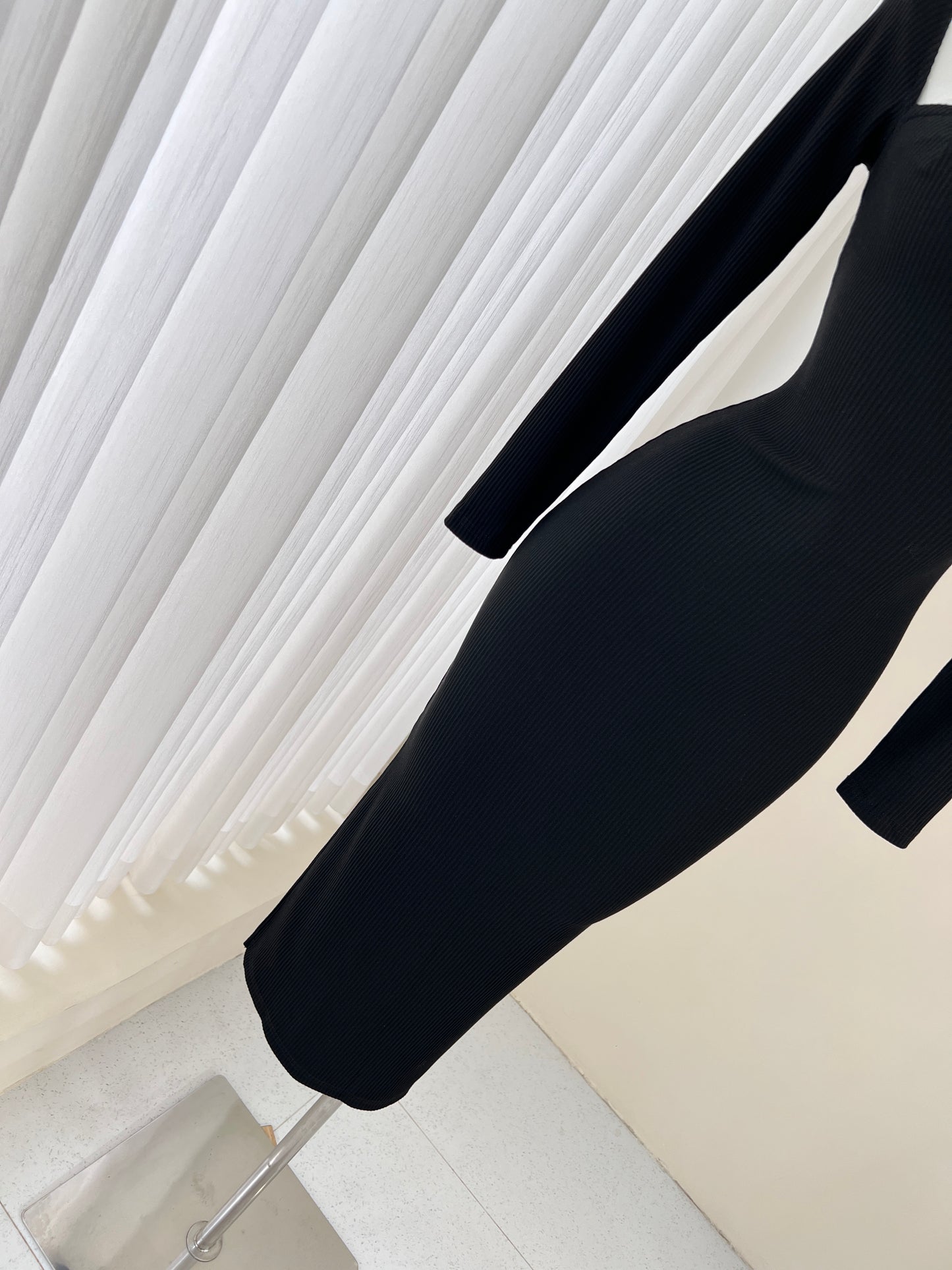 Robe noire élégante à manches longues, robe d'anniversaire ED01184