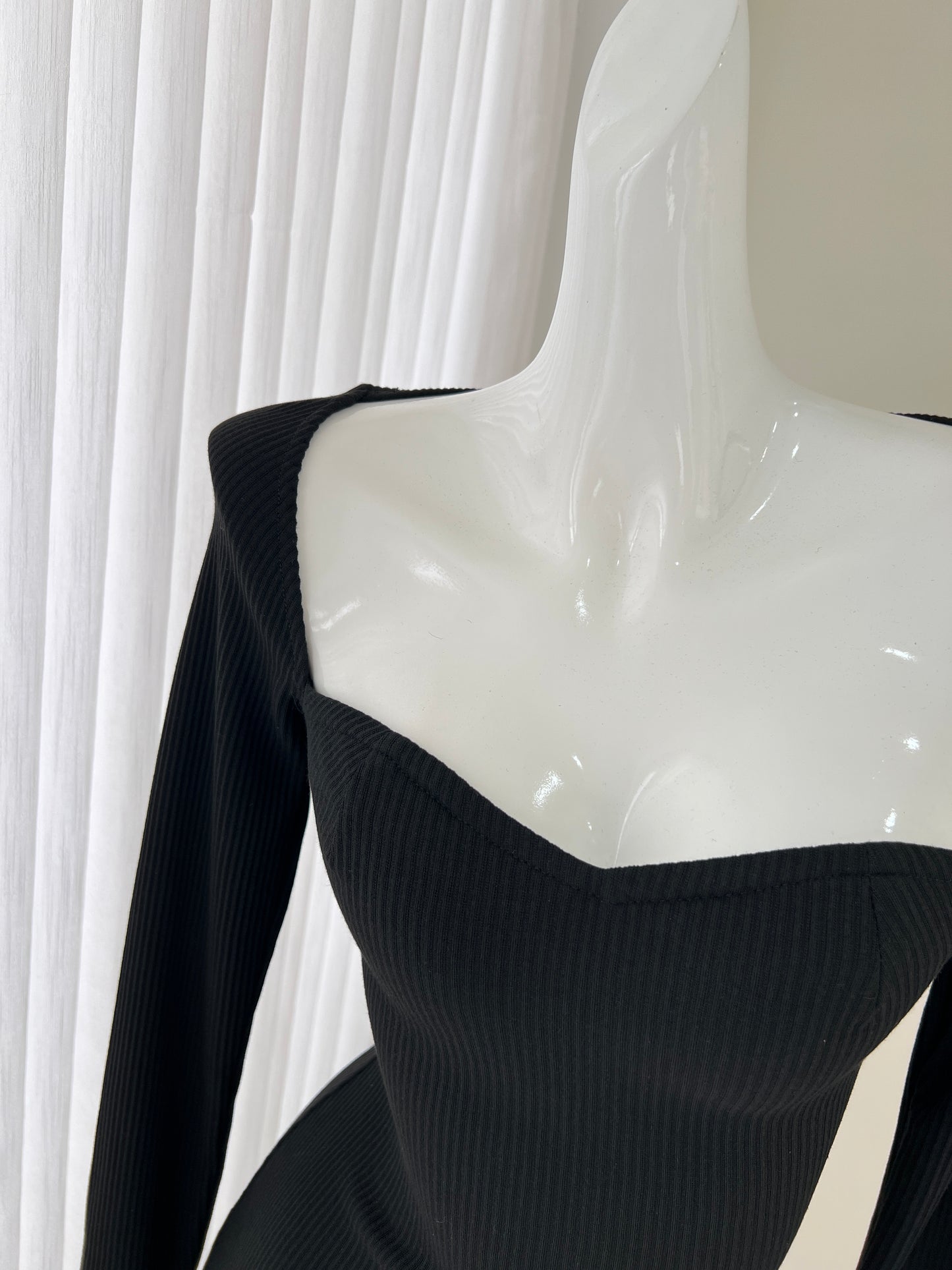 Robe noire élégante à manches longues, robe d'anniversaire ED01184