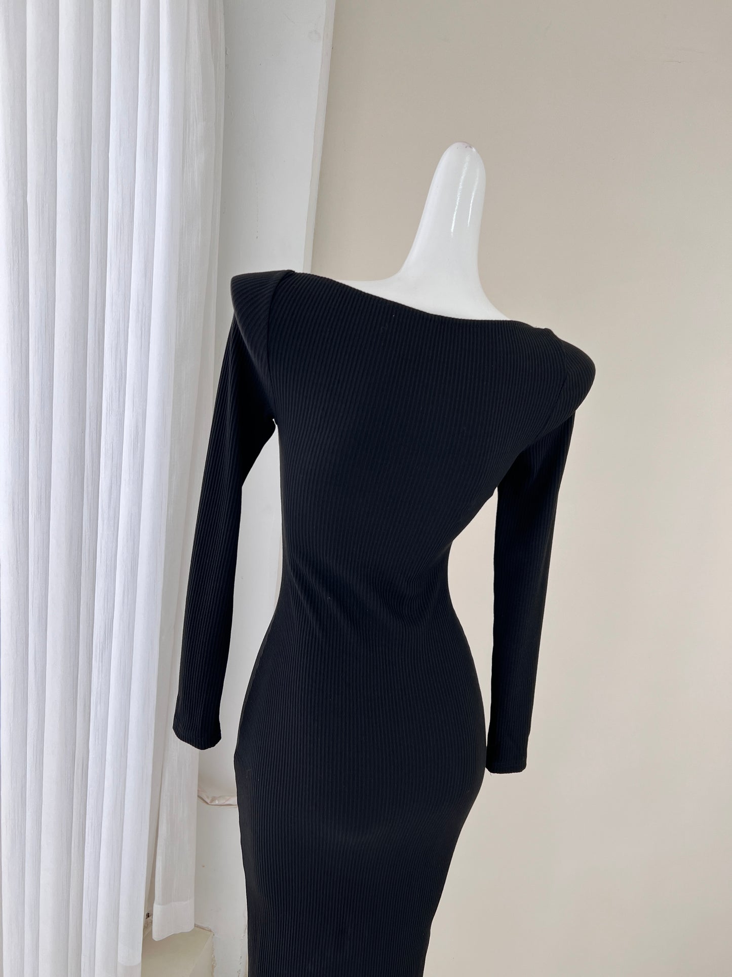 Robe noire élégante à manches longues, robe d'anniversaire ED01184