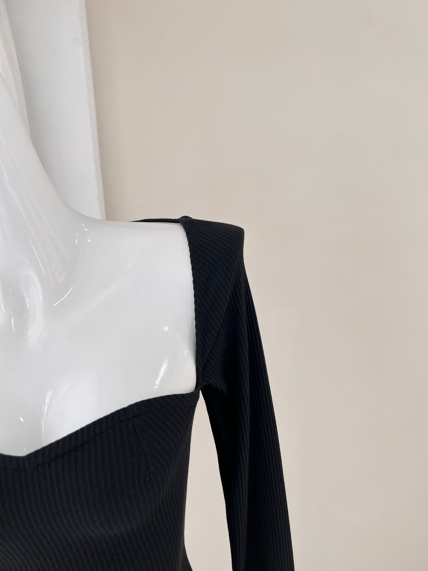 Robe noire élégante à manches longues, robe d'anniversaire ED01184