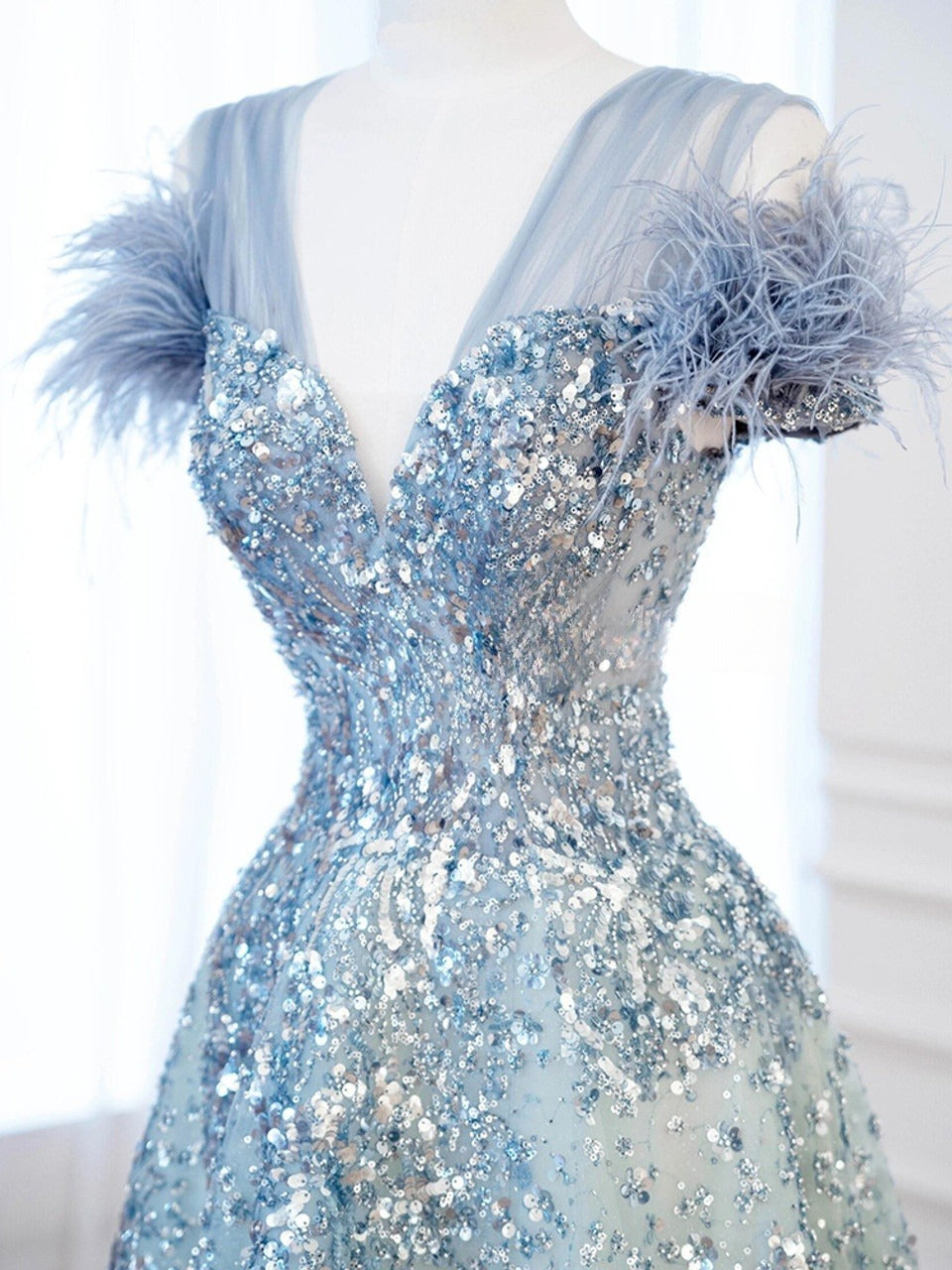 Robe de bal longue en tulle bleu à paillettes et col en V, coupe trapèze, robe de soirée bleue ED01206