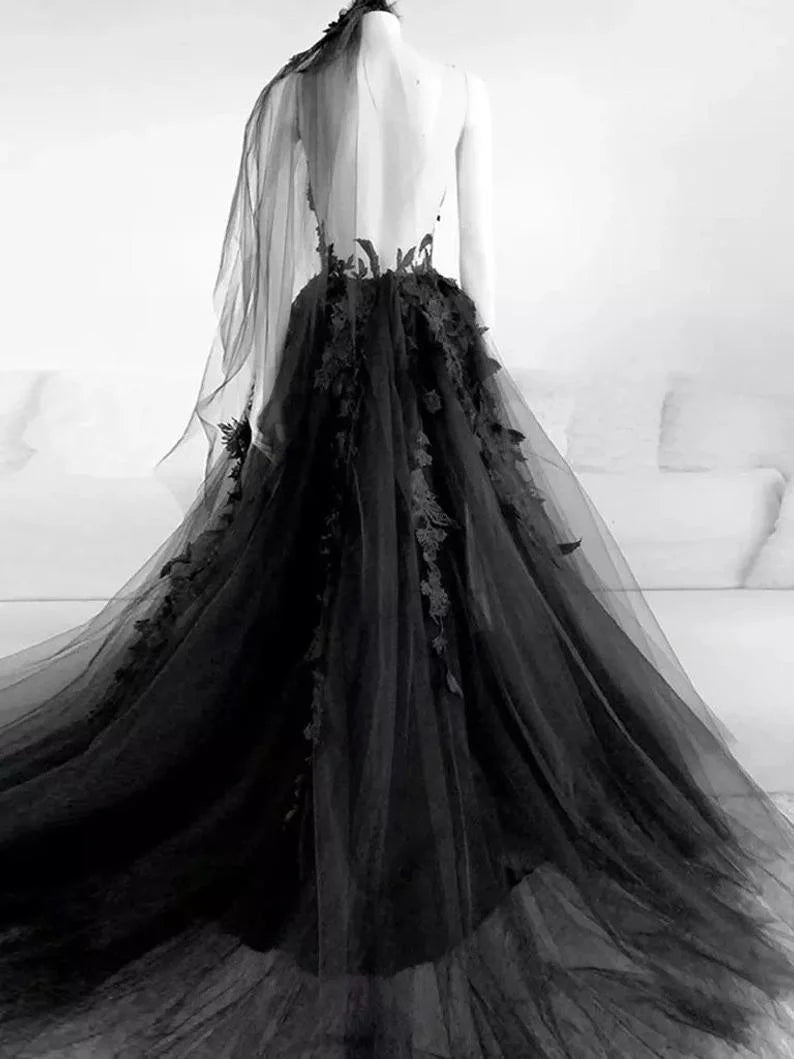 Schwarzes A-Linien-Brautkleid mit Tüllspitze und Applikationen, ärmellos, rückenfrei, Schleppe ED01292