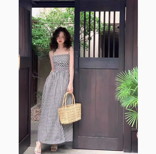 Black and white plaid suspender dress with slim waist and French retro temperament medium-length skirt ED0132