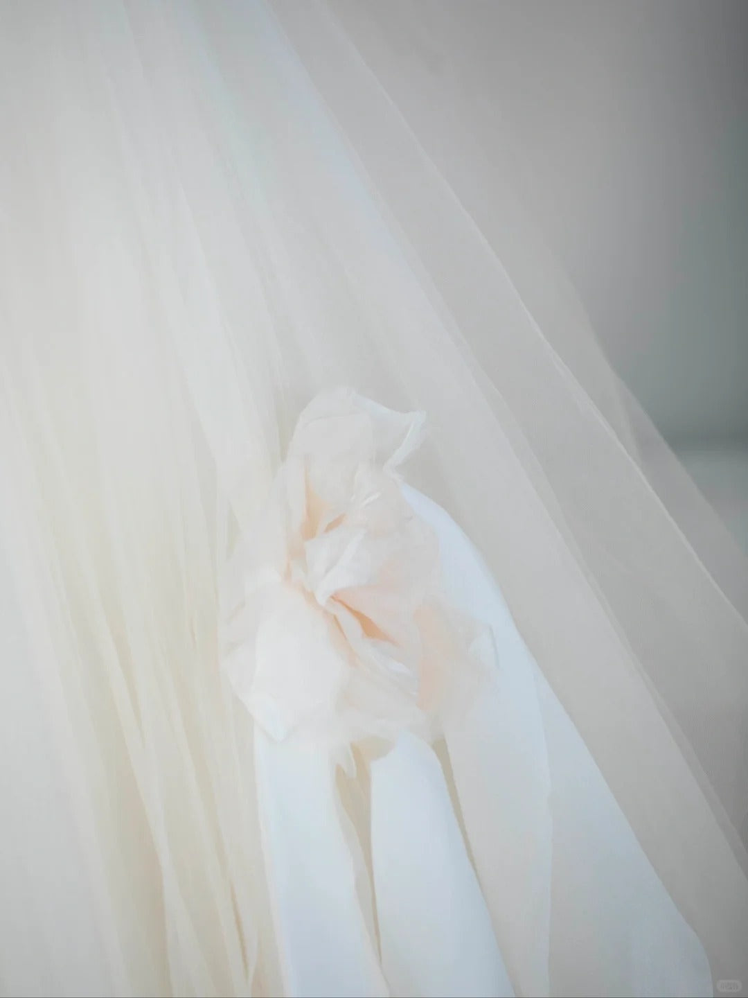 Helles Champagner A-Linien-Brautkleid aus trägerlosem Tüll, langes Brautkleid mit zarten Perlen ED01352