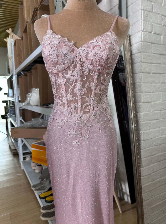 Robe de bal longue sirène à paillettes et bretelles spaghetti avec appliques et perles ED01379