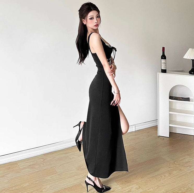 Robe de bal longue noire à bretelles spaghetti et col en V avec fente ED01394