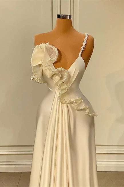 Superbe robe de soirée trapèze asymétrique en satin blanc à volants ED01442