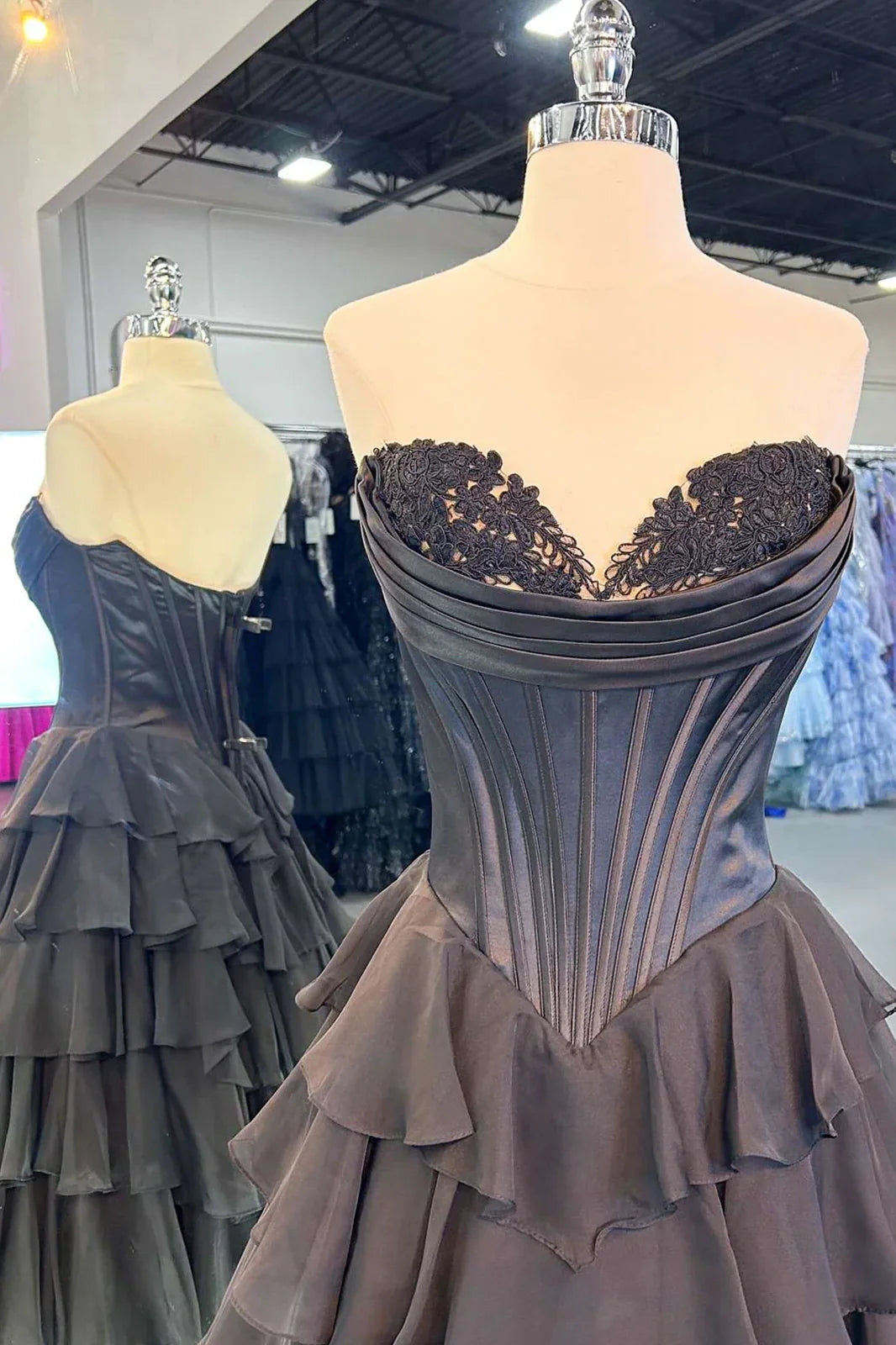 Jolie robe de bal longue jaune à volants et décolleté en cœur avec fente ED01576