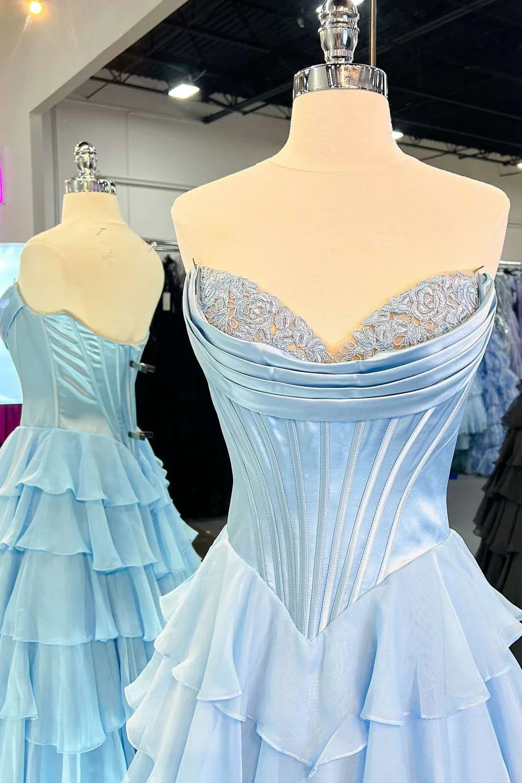 Jolie robe de bal longue jaune à volants et décolleté en cœur avec fente ED01576