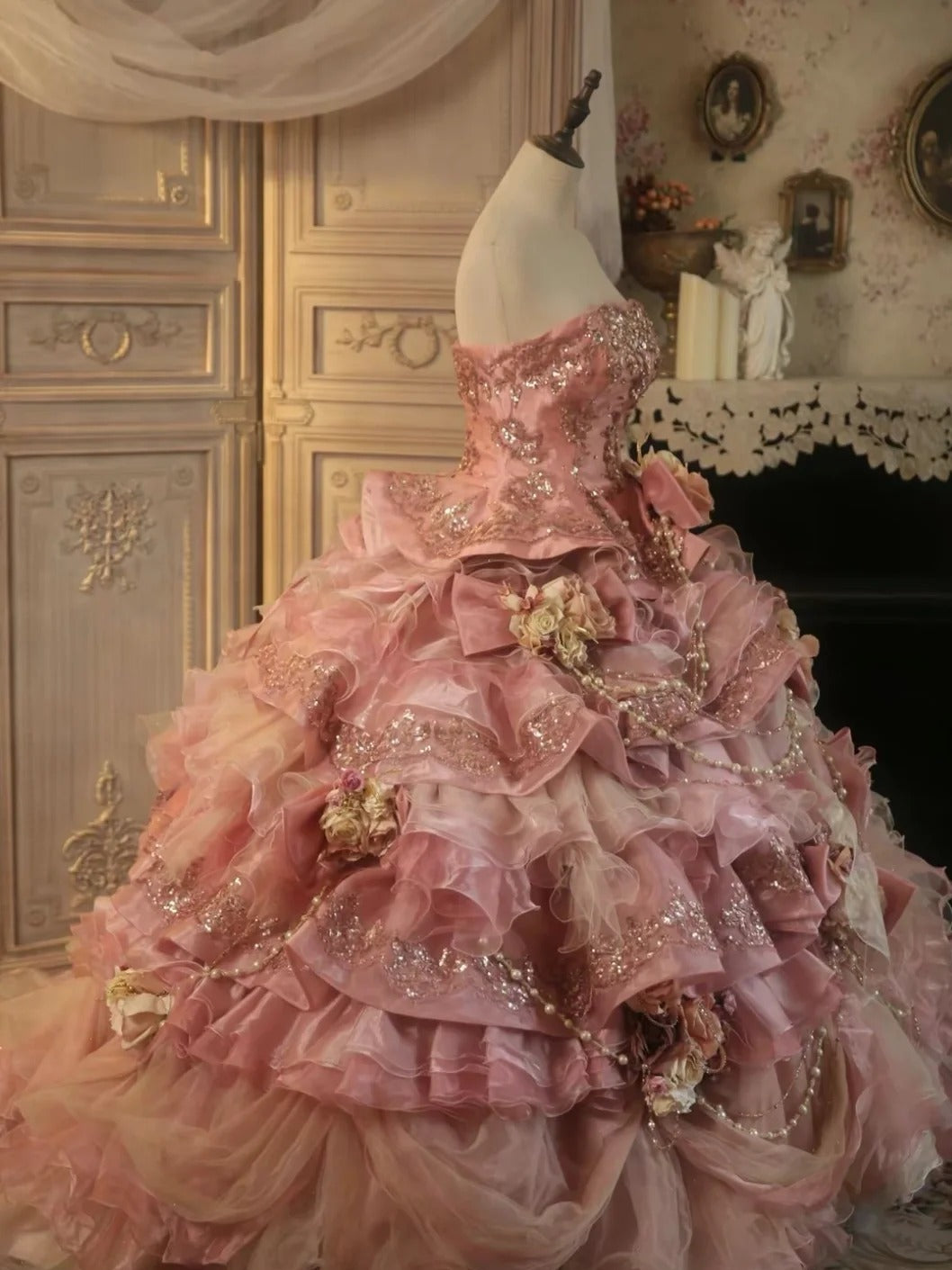 Robe de bal longue rose sans bretelles en satin, tulle, sequins, perles et diamants ED01585