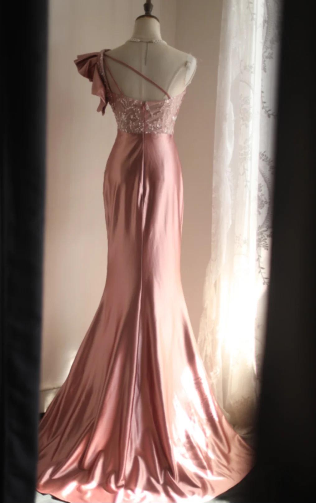 Rosa Meerjungfrau One-Shoulder Satin Perlen Pailletten Langes Ballkleid Brautjungfernkleid ED01588