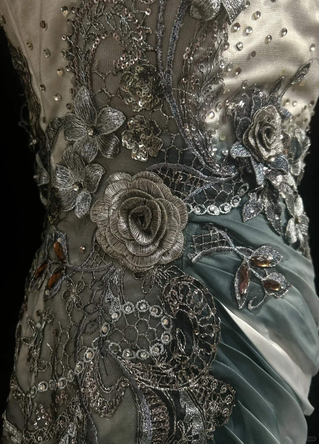 Elegantes Chiffon-Meerjungfrauen-Abschlussballkleid mit Spaghettiträgern und Paillettenapplikationen, langes Abendkleid ED01646