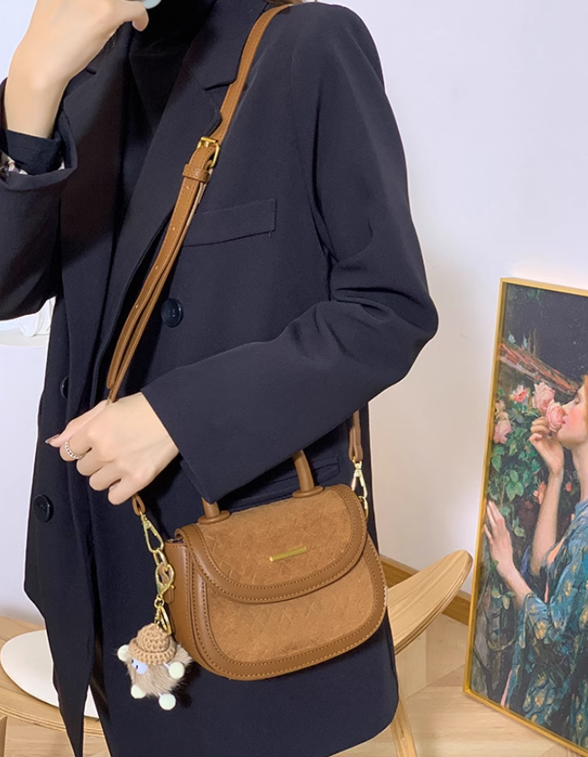 New autumn and winter niche design saddle bag retro versatile hand-held shoulder messenger bag ED0171