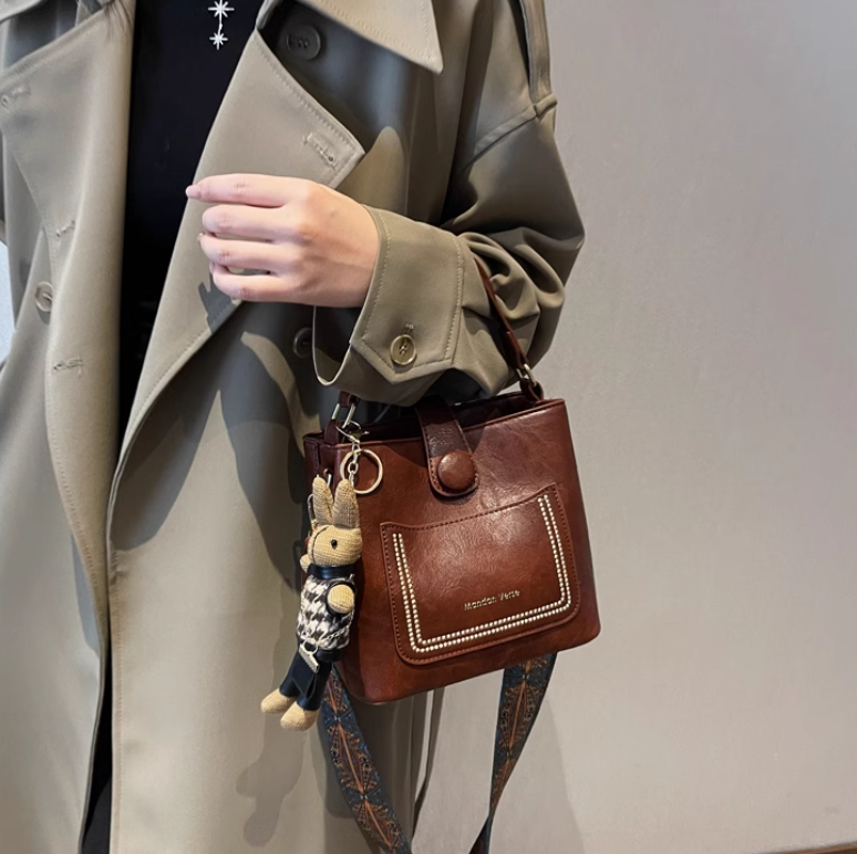 Retro Korean style fashion shoulder messenger bag niche design portable bucket bag ED0173
