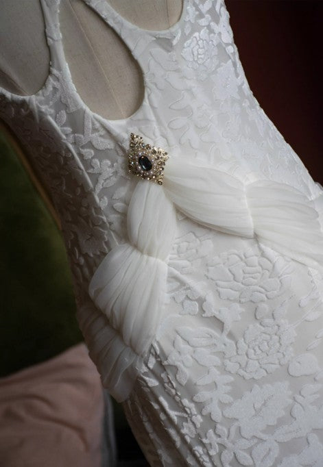 Weißes Meerjungfrau-Ballkleid aus Samtchiffon mit V-Ausschnitt ED01767