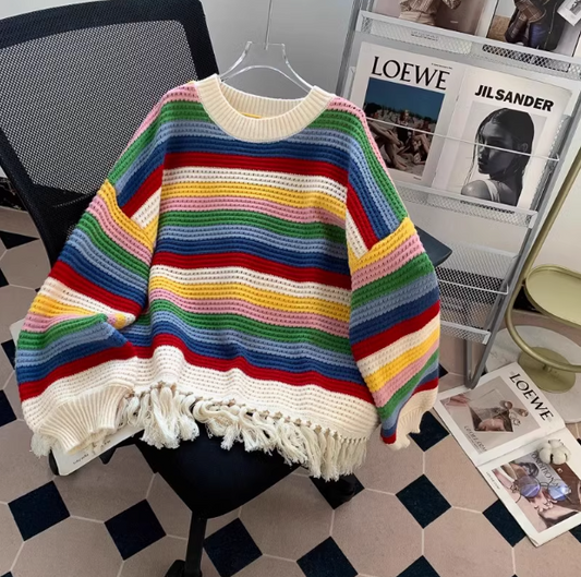 Lockerer Rundhalspullover mit Regenbogenstreifen und Fransen ED0195