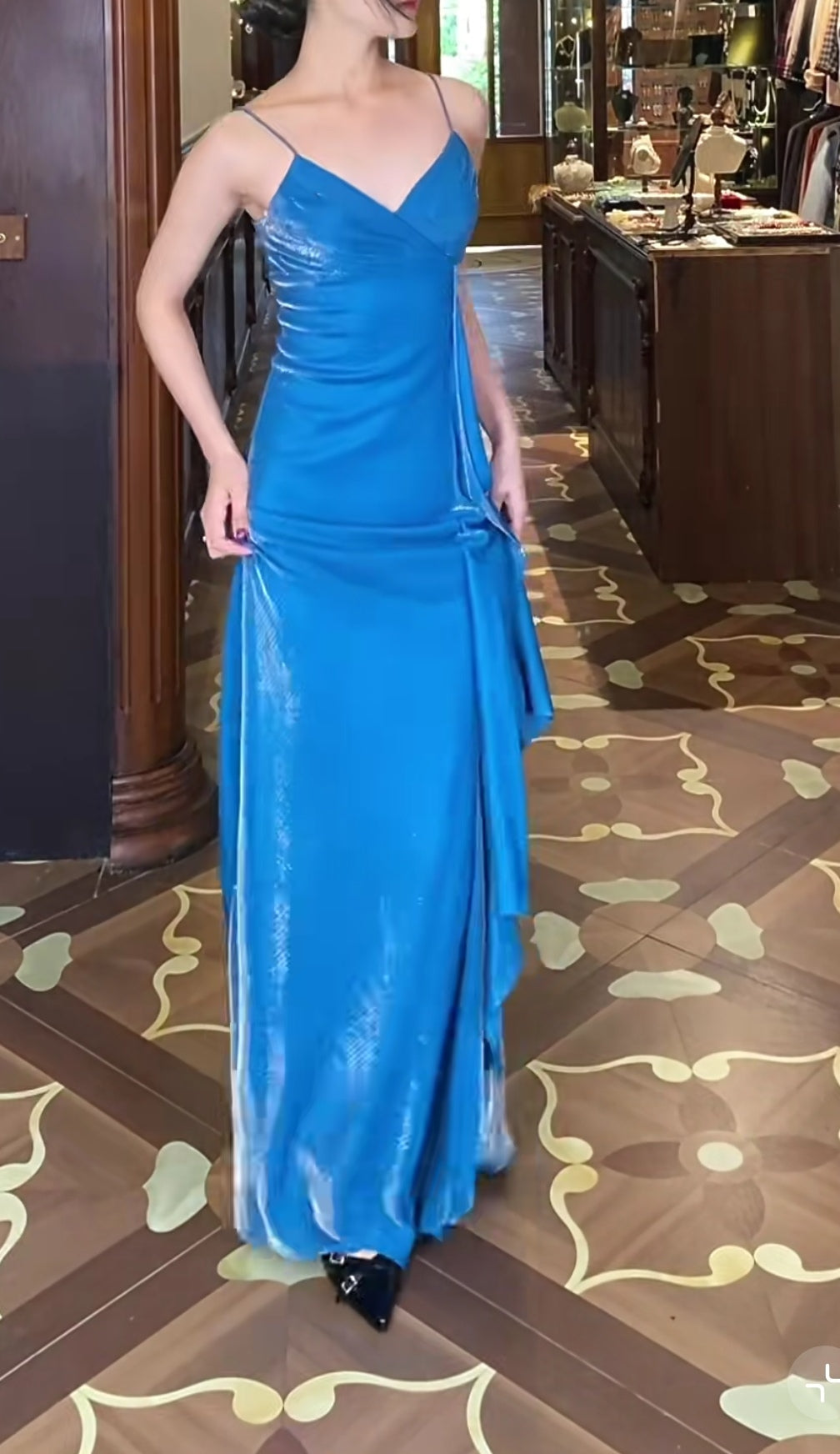 Elegantes blaues Spaghettiträger-Ballkleid aus Samt mit langem Rücken, Vintage-Stil, Partykleid ED01962