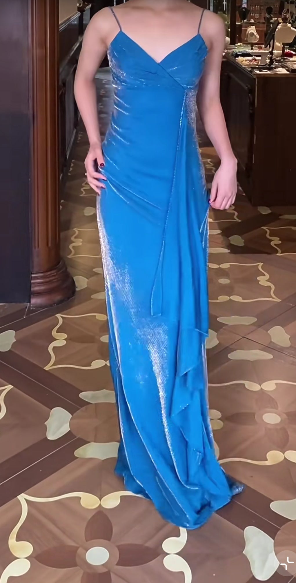 Elegantes blaues Spaghettiträger-Ballkleid aus Samt mit langem Rücken, Vintage-Stil, Partykleid ED01962
