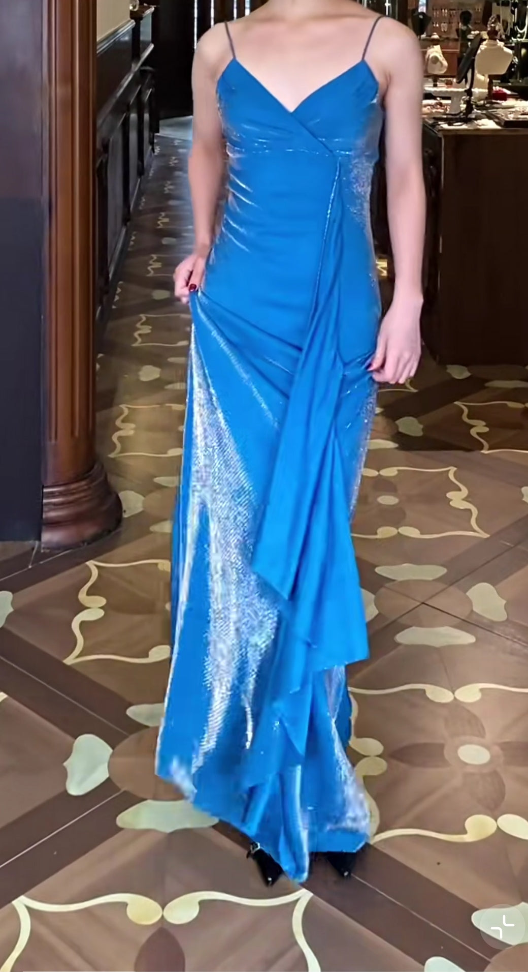 Elegantes blaues Spaghettiträger-Ballkleid aus Samt mit langem Rücken, Vintage-Stil, Partykleid ED01962
