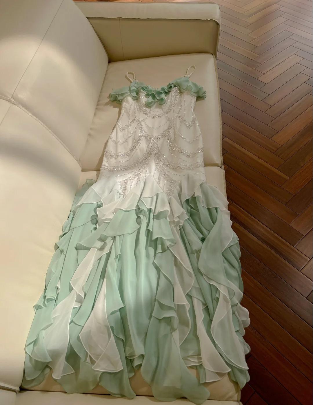 Fairytale Mint Green Spaghetti Straps Chiffon Ruffled Prom Dresses Shiny Beaded Sequined Backless Evening Dresses