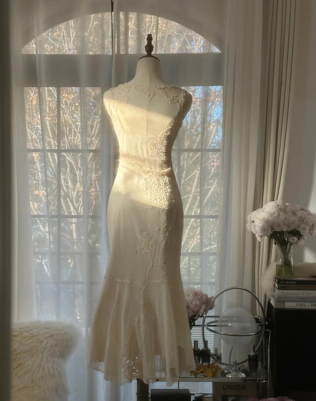 Robe de soirée courte en mousseline de soie blanche à col en V et dentelle appliquée, élégante robe de demoiselle d'honneur, robe de bal ED02048