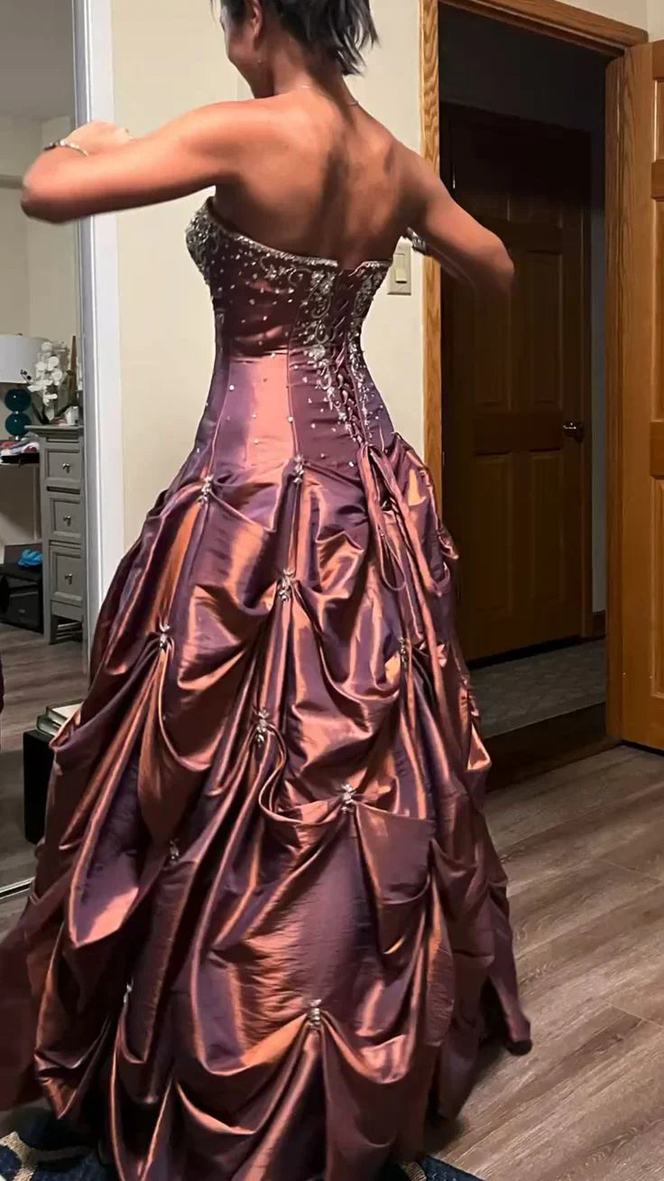 Elegantes rotbraunes trägerloses A-Linie Satin Perlen langes Ballkleid ED02067