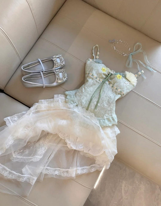 Robe de bal trapèze à bretelles spaghetti et dentelle style conte de fées ED02122